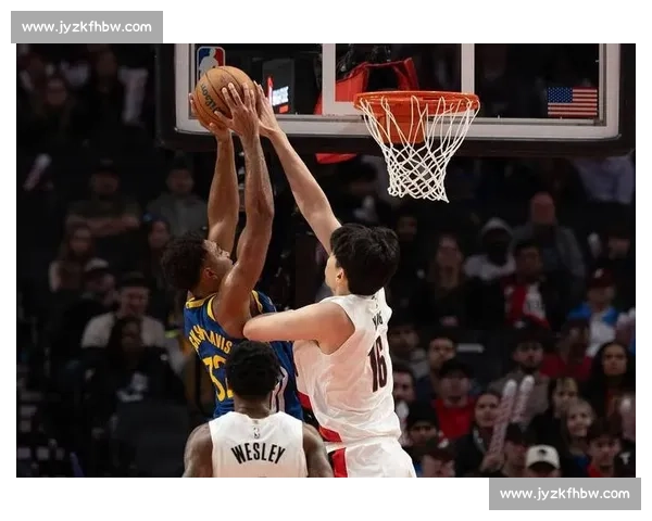 杨瀚森 7 分钟 2 帽 + 暴扣！通道采访力挺新帅，包子梗逗笑全场